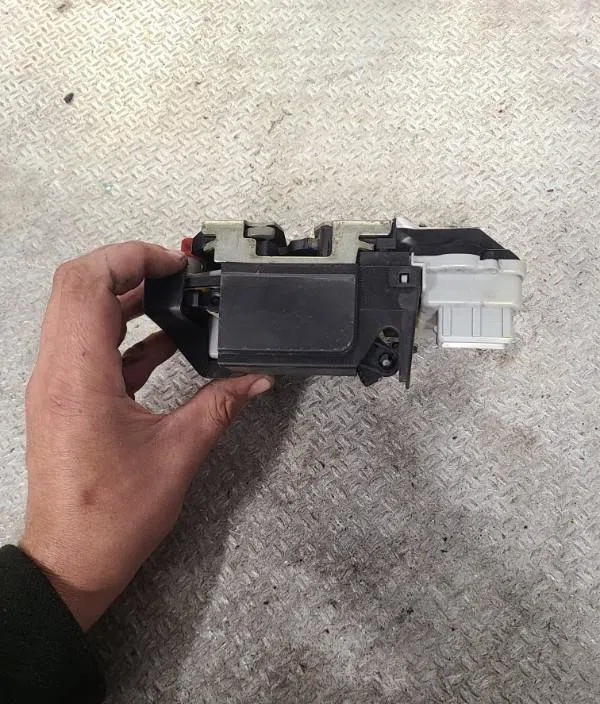 Serrure porte arg PEUGEOT 406  406 PHASE 2 occasion