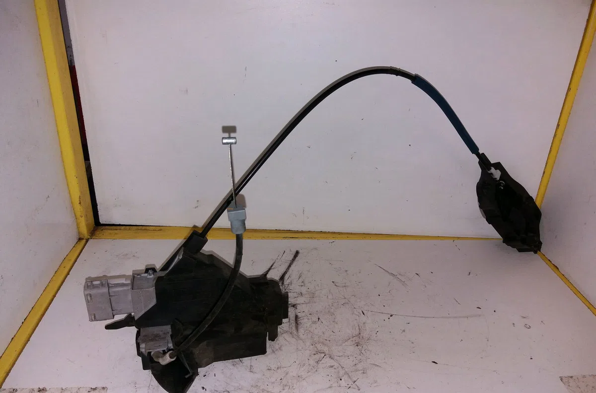 Serrure porte arg Peugeot 407 (6D_) 2.0 hdi (6drhrh) (2009-2010) occasion