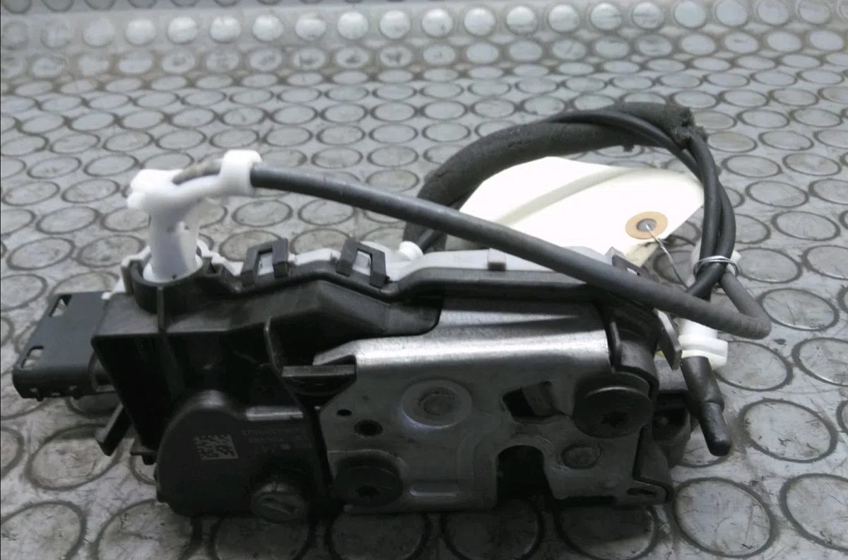 Serrure porte arg Peugeot 5008 (0U_, 0E_) 1.6 bluehdi 120 (2014-2017) 5 portes occasion