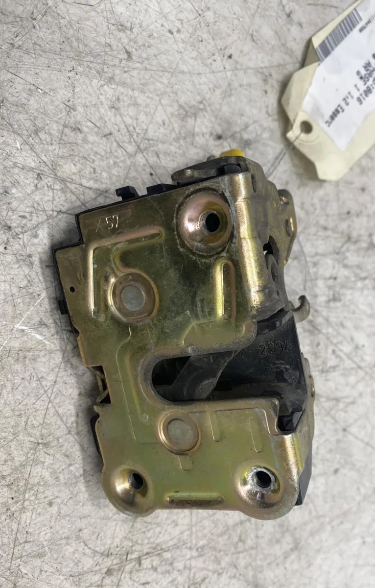 Serrure porte arg Renault CLIO I (B-C57_, 5-357_) 1.2 (b-c-s57a, b-c57s, 5-357f, 5-357j, 5-357l, 5-357r) (1990-1998) 5 p