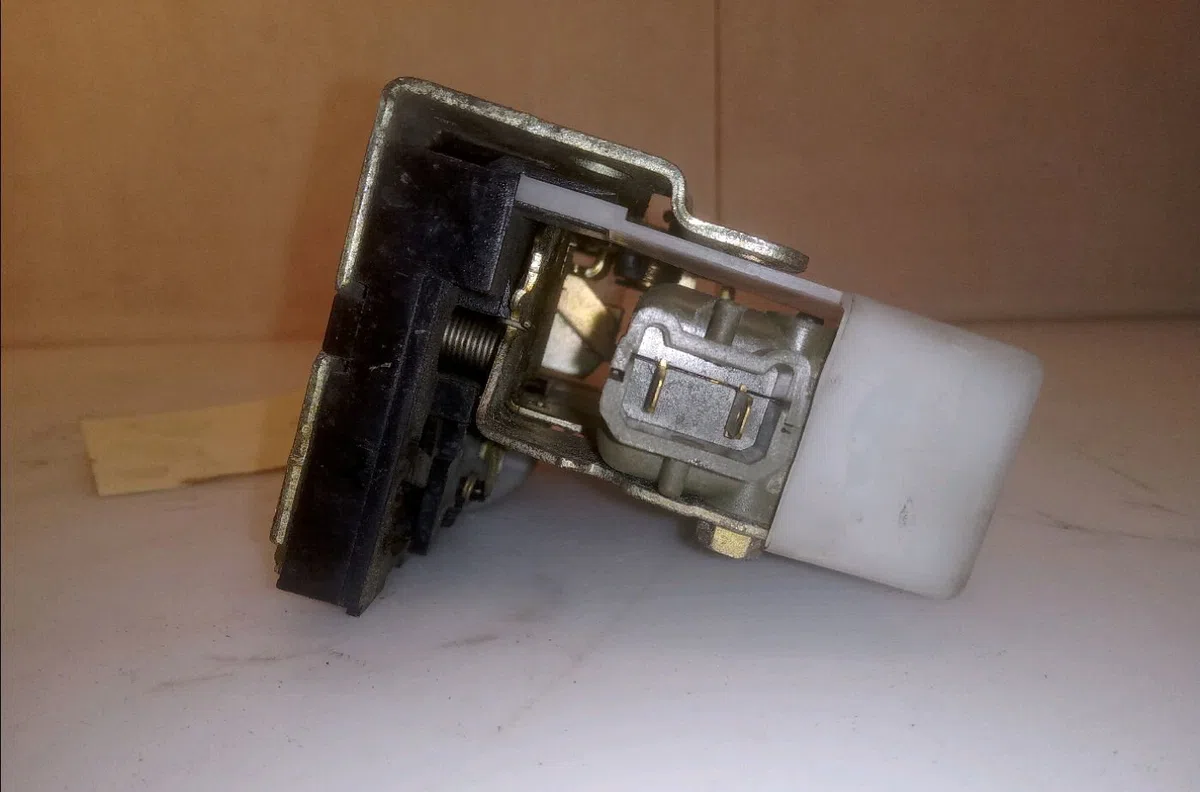 Serrure porte arg Renault CLIO II (BB_, CB_) 1.9 d (b-cb0e, bb0j) (1998-2005) occasion