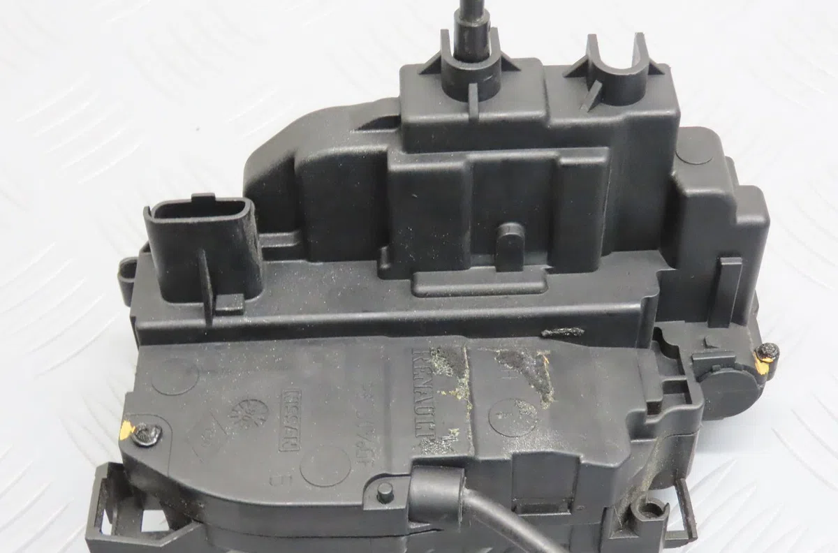 Serrure porte arg Renault CLIO III (BR0-1, CR0-1) 1.2 16v (br0p, cr0p) (2007-2014) occasion