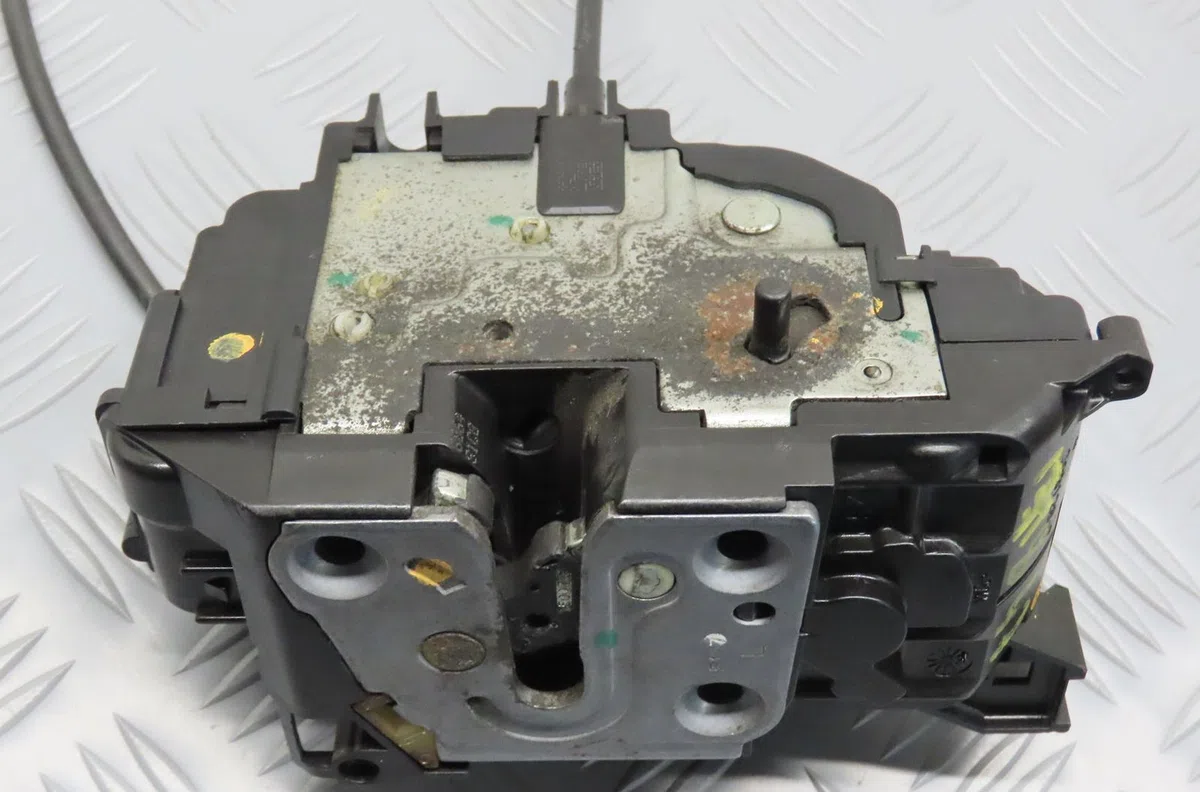 Serrure porte arg Renault CLIO III (BR0-1, CR0-1) 1.2 16v (br0p, cr0p) (2007-2014) occasion