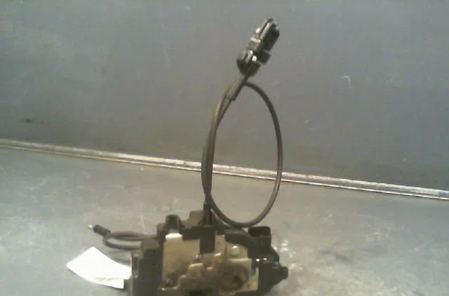 Serrure porte arg RENAULT CLIO III Phase 1 09-2005--03-2009 occasion