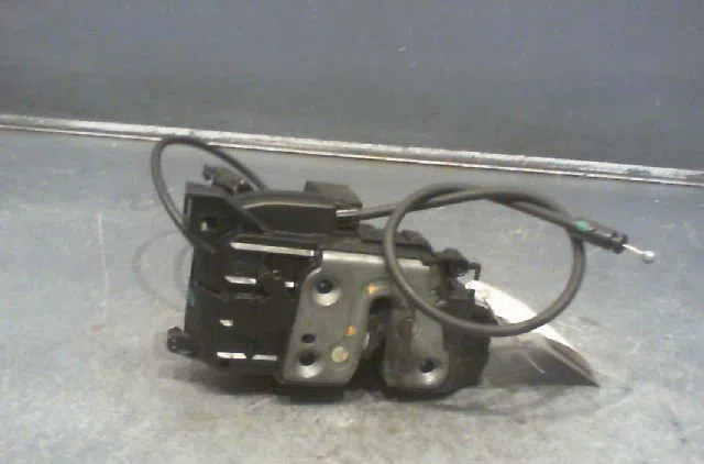 Serrure porte arg RENAULT CLIO III Phase 1 09-2005--03-2009 occasion