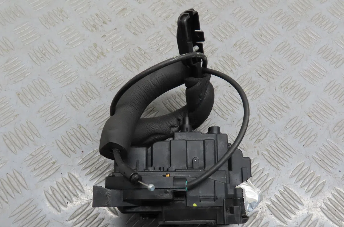 Serrure porte arg Renault LAGUNA III (BT0-1) 2.0 16v (bt05, bt0f, bt0w) (2007-2012) occasion