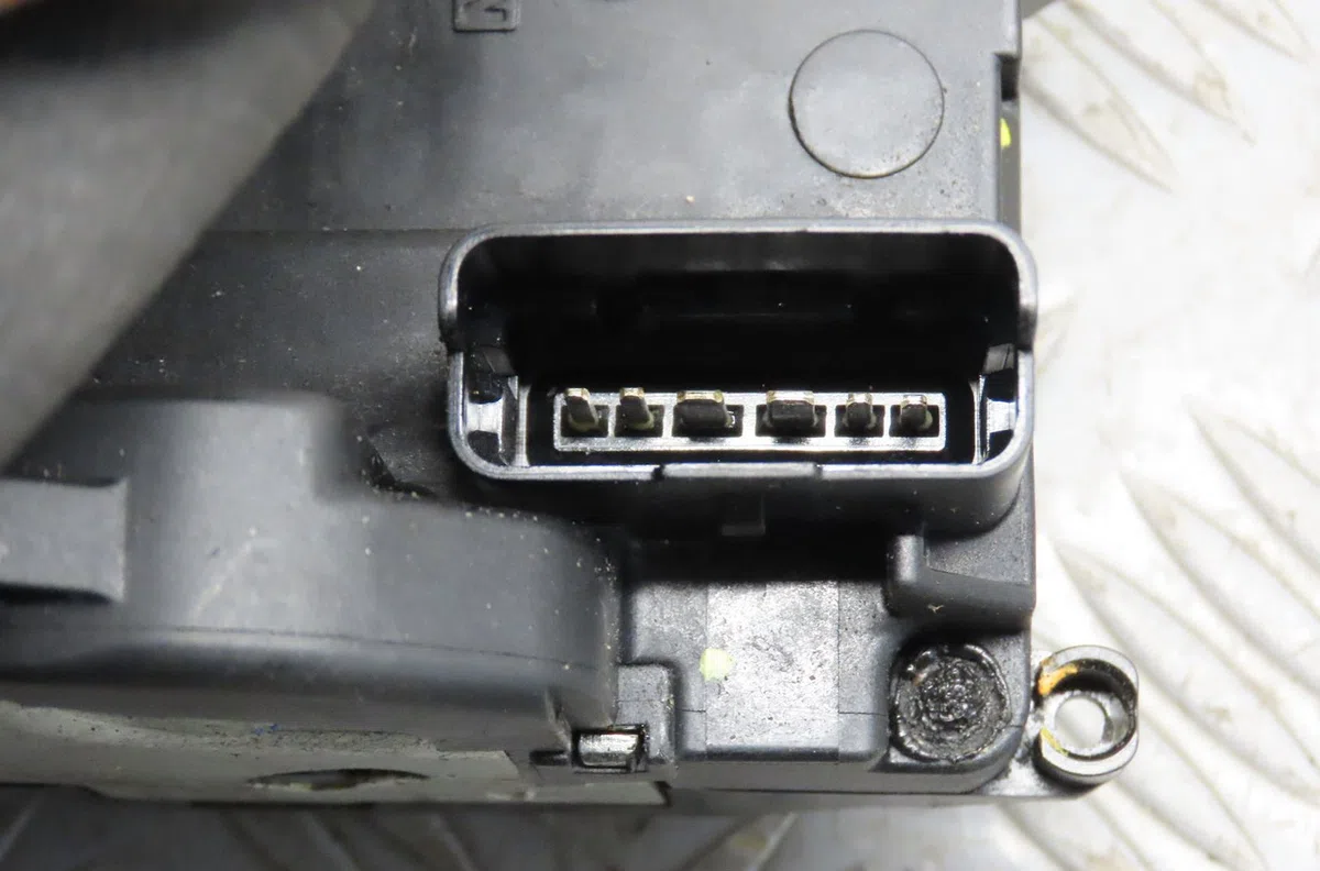 Serrure porte arg Renault LAGUNA III (BT0-1) 2.0 16v (bt05, bt0f, bt0w) (2007-2012) occasion