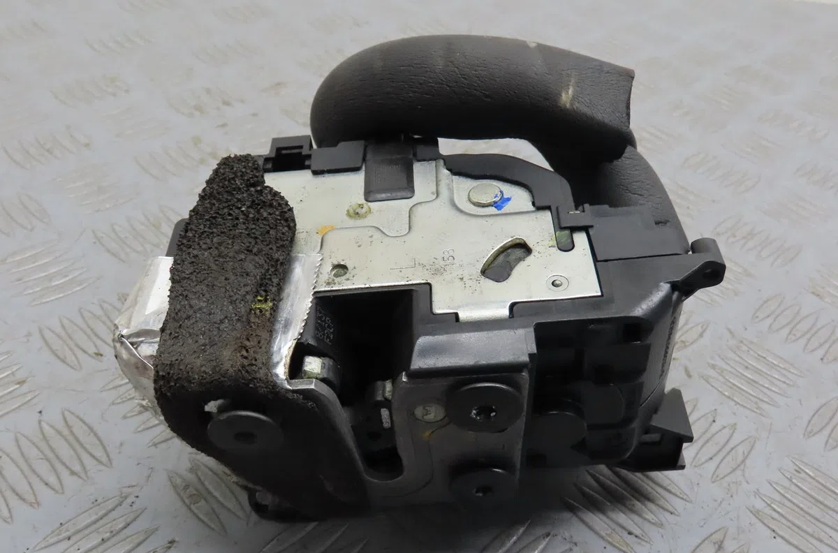 Serrure porte arg Renault LAGUNA III (BT0-1) 2.0 16v (bt05, bt0f, bt0w) (2007-2012) occasion