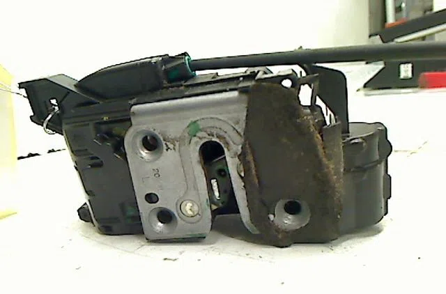 Serrure porte arg Renault LAGUNA III (BT0-1) 3.0 dci (bt03, bt13) (2008-2015) occasion