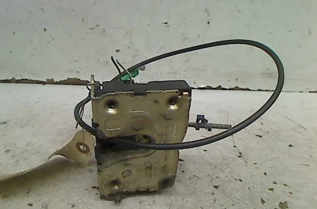 Serrure porte arg Renault MEGANE I (BA0-1_) 1.9 dci (ba05, ba1f) (2001-2003) occasion
