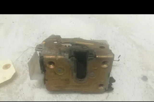 Serrure porte arg Renault MEGANE I (BA0-1_) 1.9 dti (ba08, ba0n) (1997-2001) occasion
