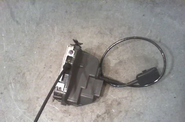 Serrure porte arg Renault MEGANE II Break (KM0-1_) 1.5 dci (km16, km1e) (2005-2008) occasion