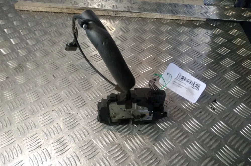 Serrure porte arg Renault MEGANE III 3-5 portes (BZ0-1_, B3_) 1.5 dci (2009) occasion