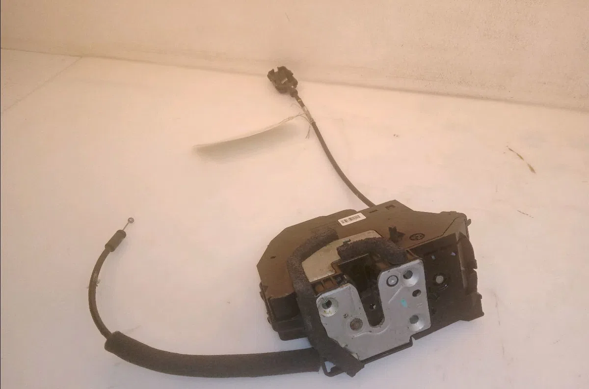 Serrure porte arg Renault MEGANE III 3-5 portes (BZ0-1_, B3_) 1.5 dci (2009) occasion