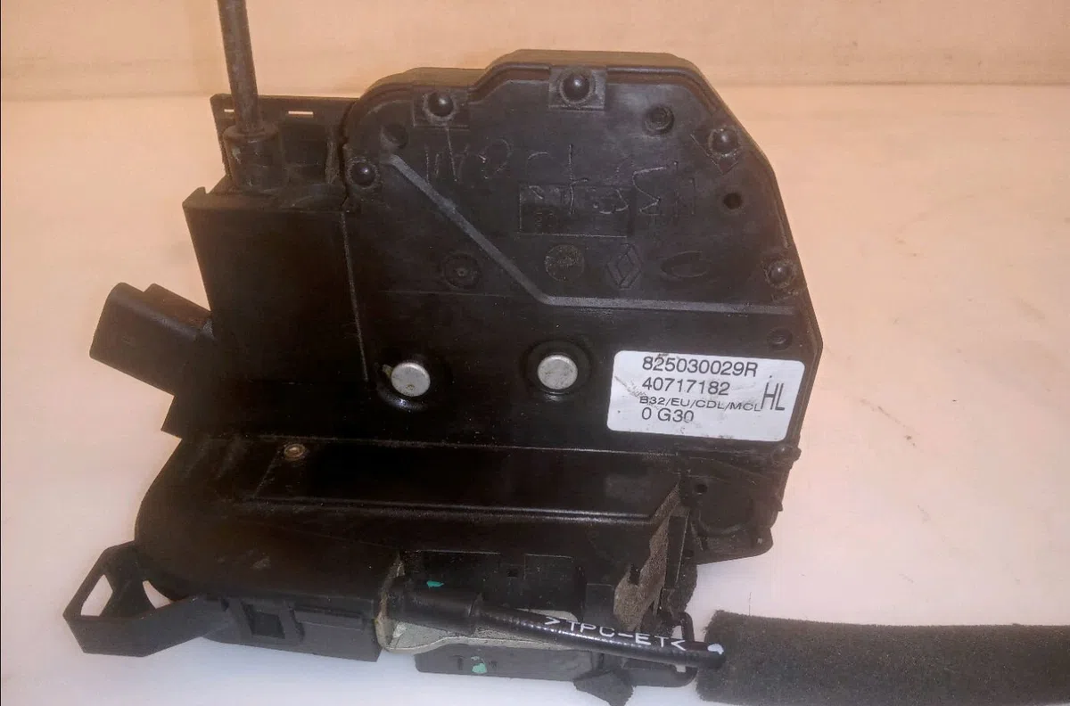 Serrure porte arg Renault MEGANE III 3-5 portes (BZ0-1_, B3_) 1.5 dci (2009) occasion