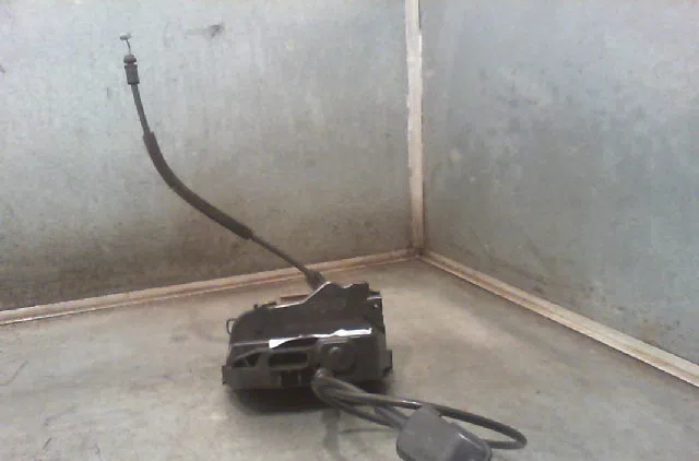 Serrure porte arg RENAULT SCENIC II Phase 1 03-2004--09-2006 occasion