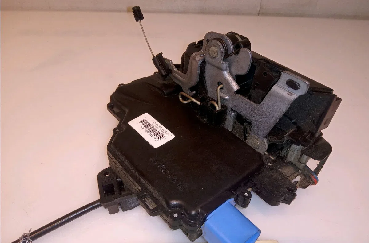 Serrure porte arg Skoda FABIA II (542) 1.4 tdi (2007-2010) occasion