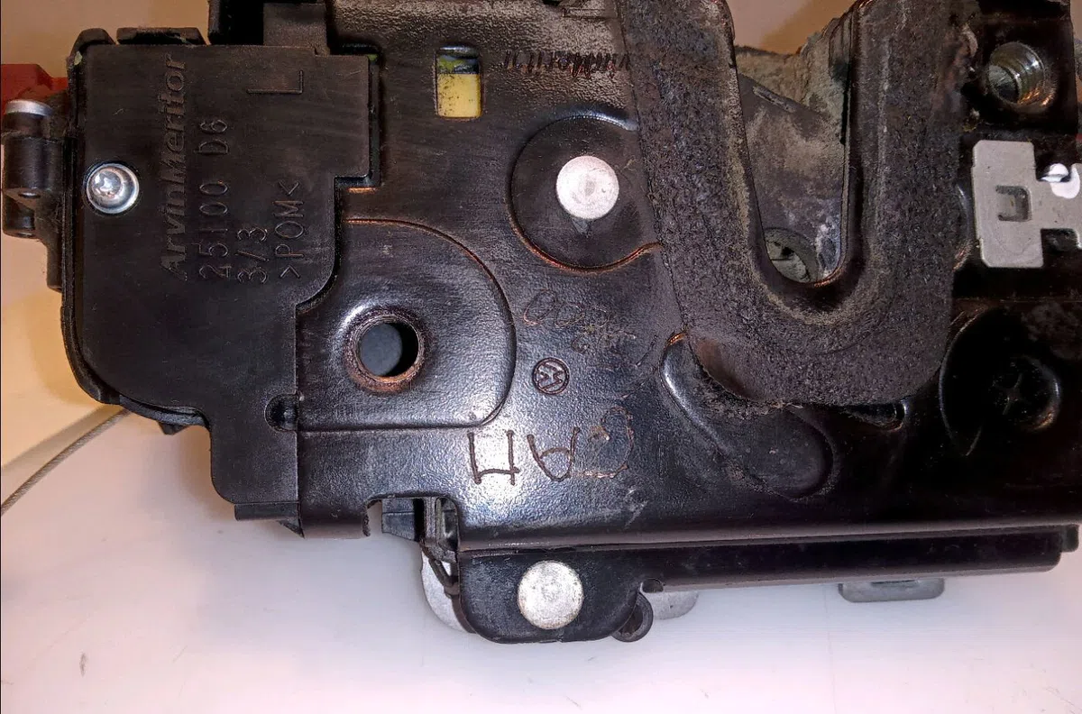 Serrure porte arg Skoda FABIA II (542) 1.4 tdi (2007-2010) occasion