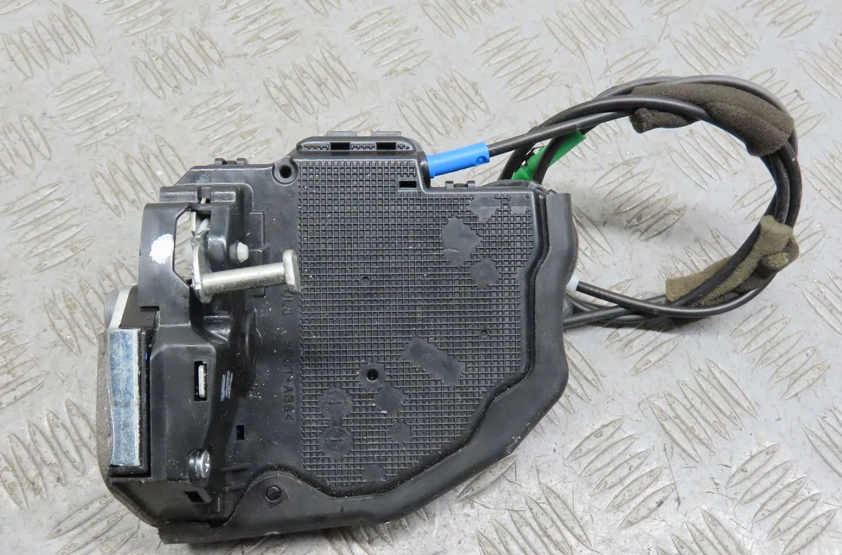 Serrure porte arg Toyota AVENSIS Break (_T27_) 1.6 d4-d (wwt270_) (2015-2018) occasion