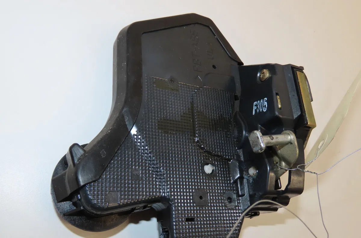 Serrure porte arg Toyota AVENSIS (_T25_) 2.0 d-4d (cdt250_) (2003-2008) occasion