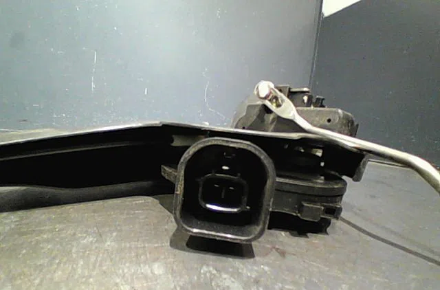 Serrure porte arg Toyota RAV 4 II (_A2_) 2.0 d 4wd (cla20_, cla21_) (2001-2005) occasion