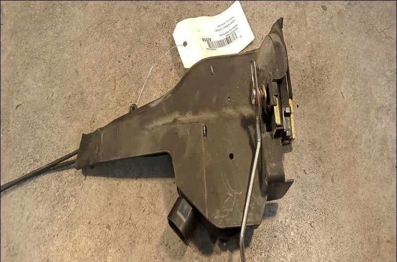 Serrure porte arg Toyota RAV 4 II (_A2_) 2.0 d 4wd (cla20_, cla21_) (2001-2005) occasion