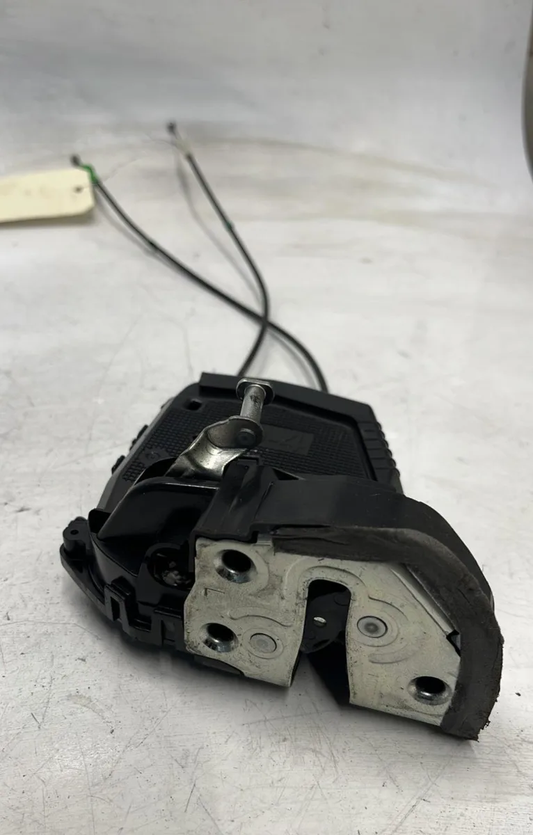 Serrure porte arg Toyota YARIS (_P9_) 1.4 d-4d (nlp90_) (2005-2012) occasion