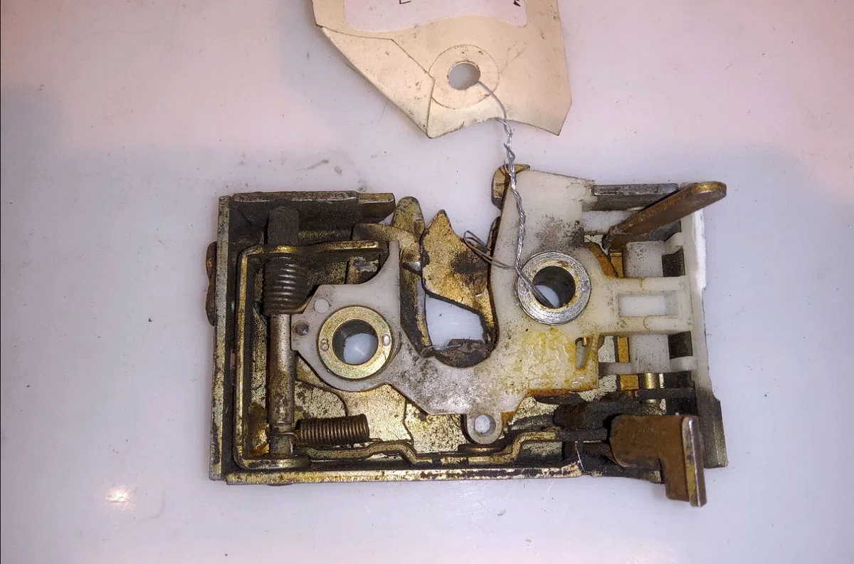 Serrure porte arg Volkswagen GOLF I (17) 1.1 (1974-1983) occasion