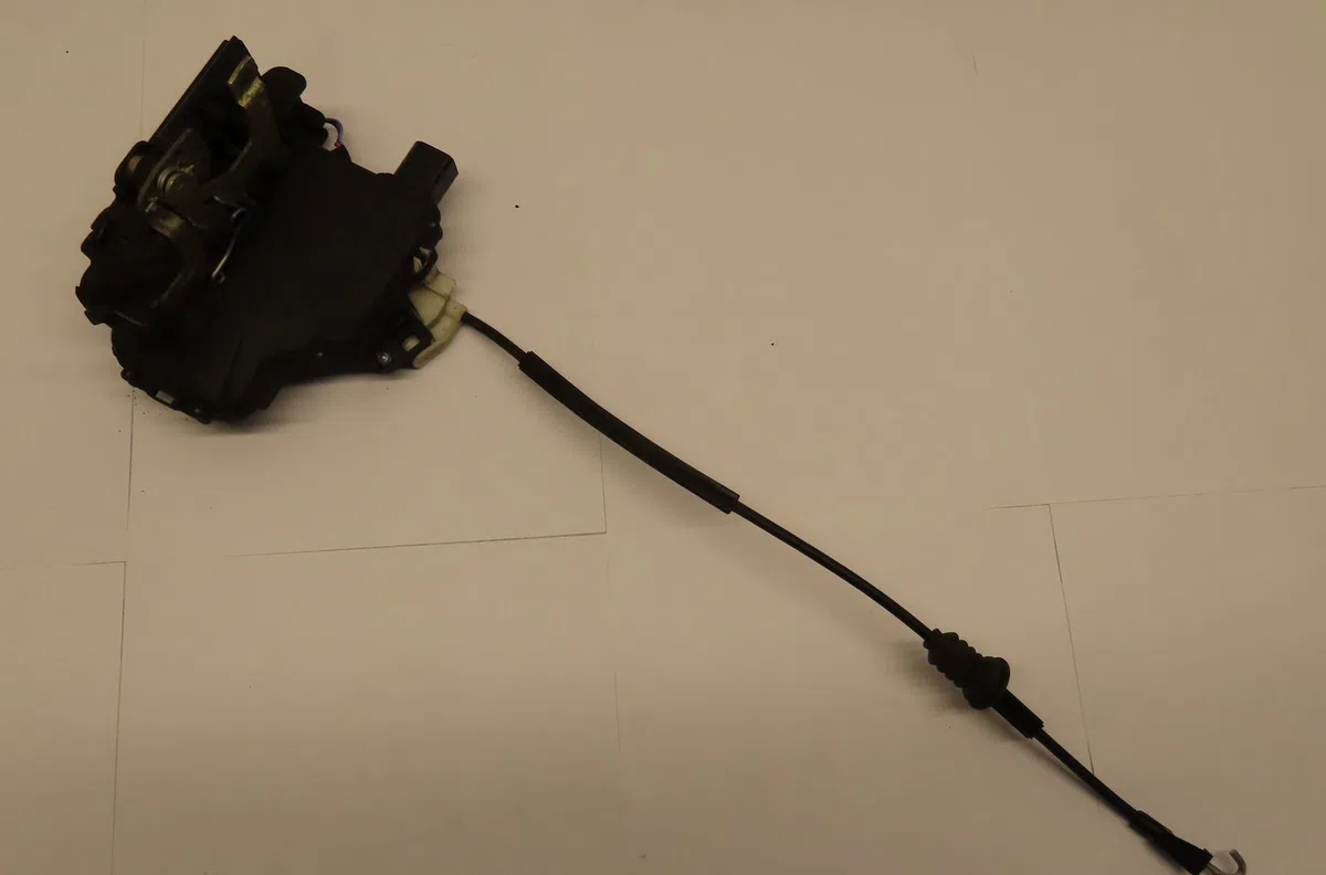 Serrure porte arg Volkswagen GOLF IV (1J1) 1.9 tdi (1997-2004) occasion