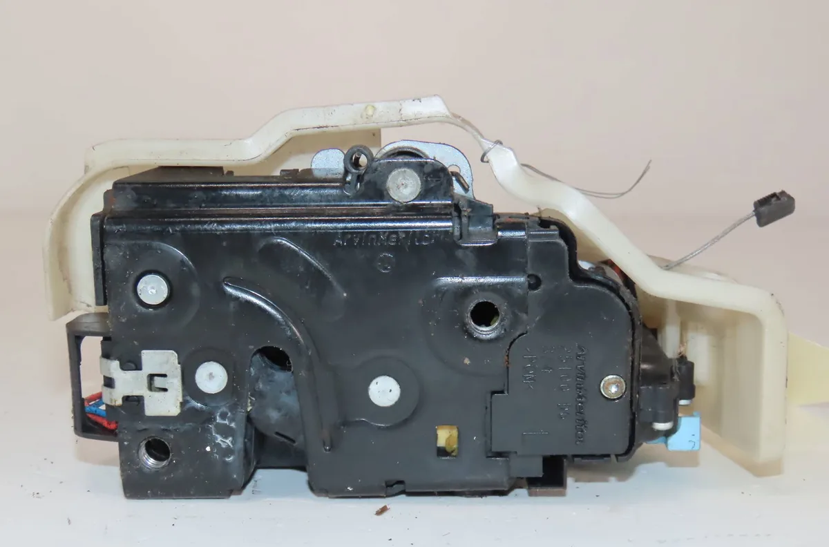 Serrure porte arg Volkswagen GOLF V (1K1) 2.0 tdi (2003-2008) occasion