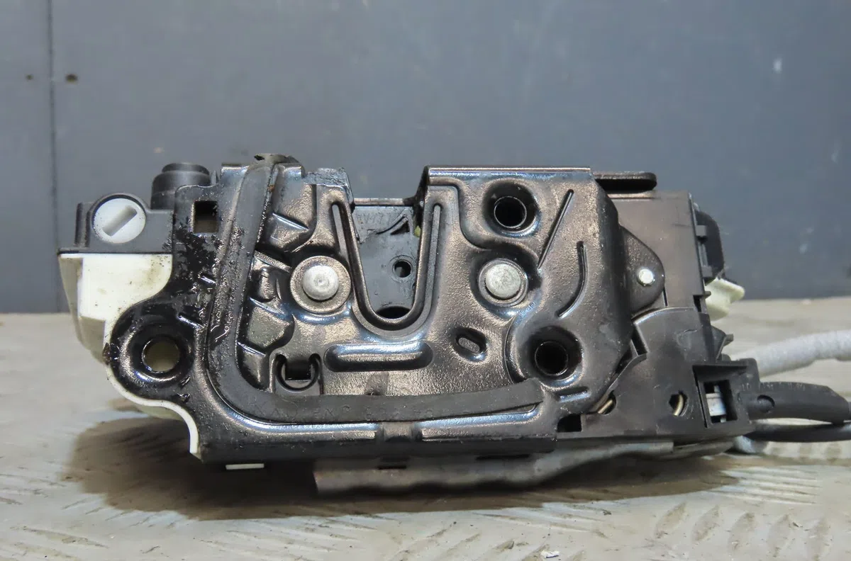 Serrure porte arg Volkswagen GOLF VI (5K1) 1.6 tdi (2009-2012) occasion