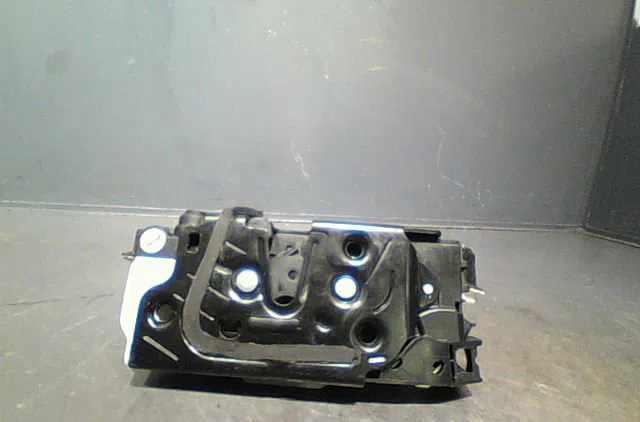 Serrure porte arg Volkswagen GOLF VI (5K1) 2.0 tdi (2008-2013) 5 portes occasion
