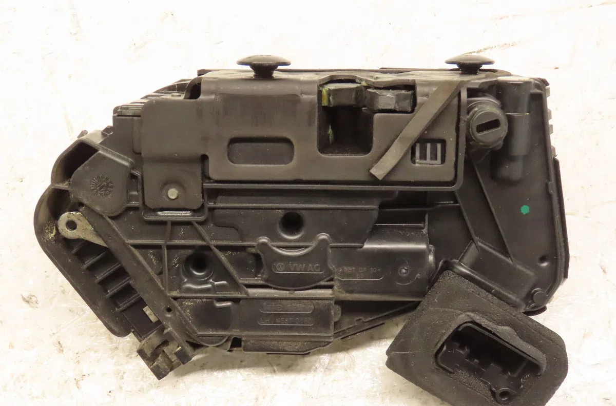 Serrure porte arg Volkswagen GOLF VII (5G1, BQ1, BE1, BE2) 1.4 gte hybrid (2014-2020) occasion