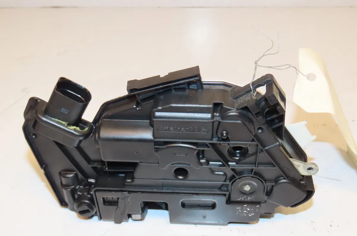 Serrure porte arg Volkswagen PASSAT B7 (362) 2.0 tdi 4motion (2010-2014) occasion