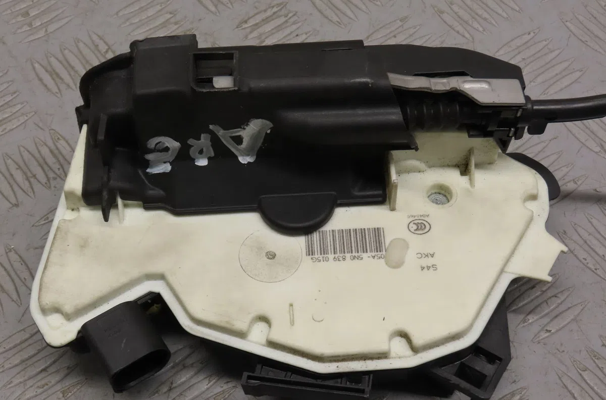 Serrure porte arg Volkswagen TIGUAN (5N_) 2.0 tdi (2008-2018) occasion