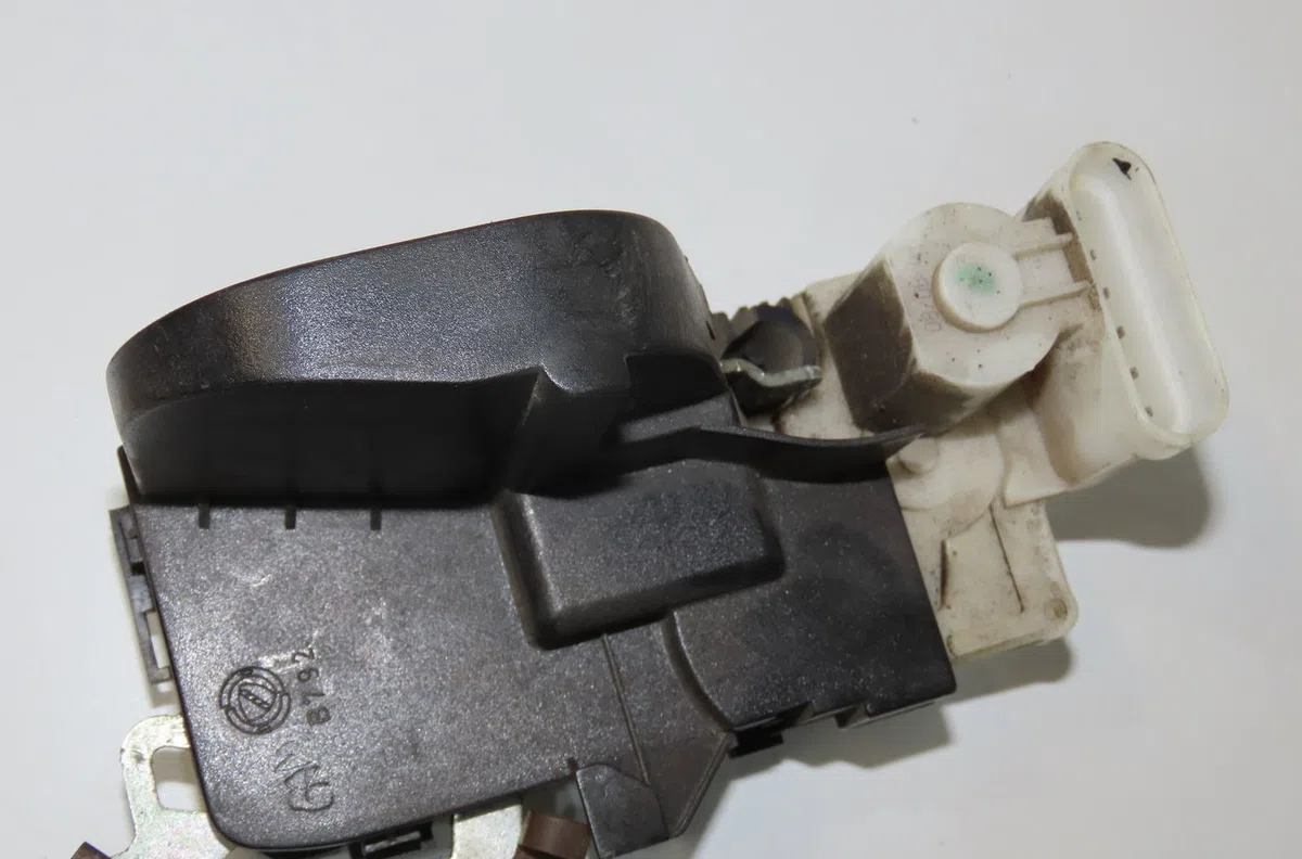 Serrure porte avd Alfa romeo 147 (937_) 1.6 16v t.spark (937.axa1a, 937.axb1a, 937.bxb1a) (2001-2010) occasion