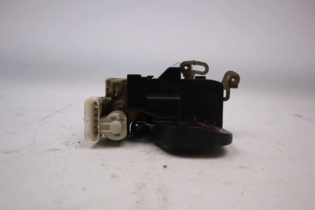 Serrure porte avd Alfa romeo 147 (937_) 1.9 jtdm 16v (937.axn1b, 937.bxn1b) (2004-2010) occasion