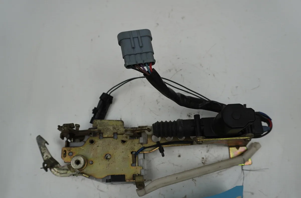 Serrure porte avd Alfa romeo SPIDER (916_) 2.0 t.spark 16v (916s2c00) (1995-2005) occasion