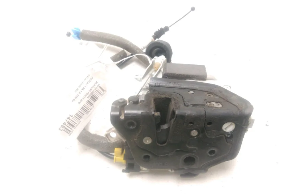 Serrure porte avd Audi A1 (8X1, 8XK) 1.2 tfsi (2010-2015) occasion