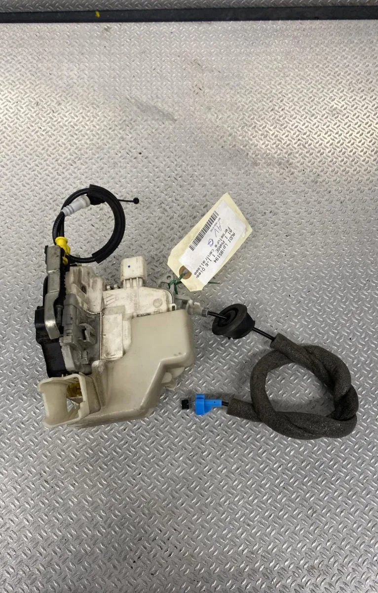 Serrure porte avd Audi A1 (8X1, 8XK) 1.6 tdi (2011-2015) 3 portes occasion