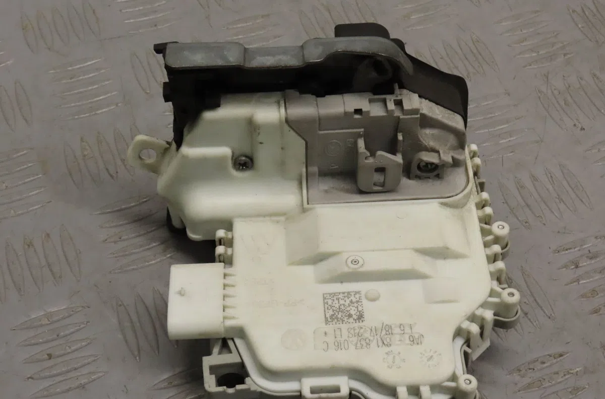 Serrure porte avd Audi A1 Sportback (8XA, 8XF) 1.4 tdi (2014-2018) occasion