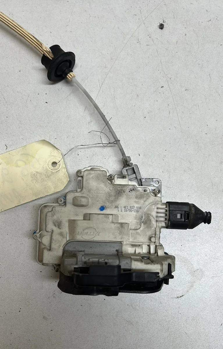 Serrure porte avd Audi A3 (8P1) 3.2 v6 quattro (2003-2009) 3 portes occasion