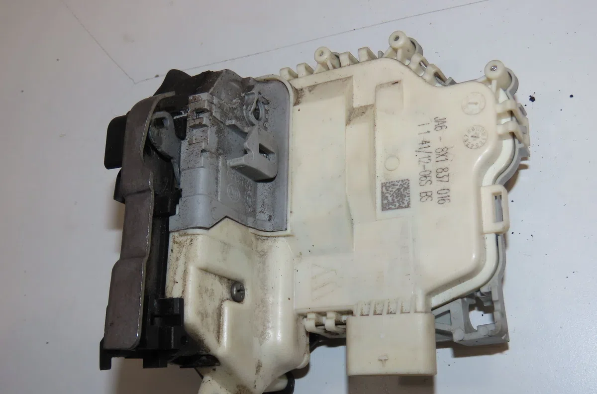 Serrure porte avd Audi A3 (8V1, 8VK) 1.4 tfsi (2012-2014) occasion