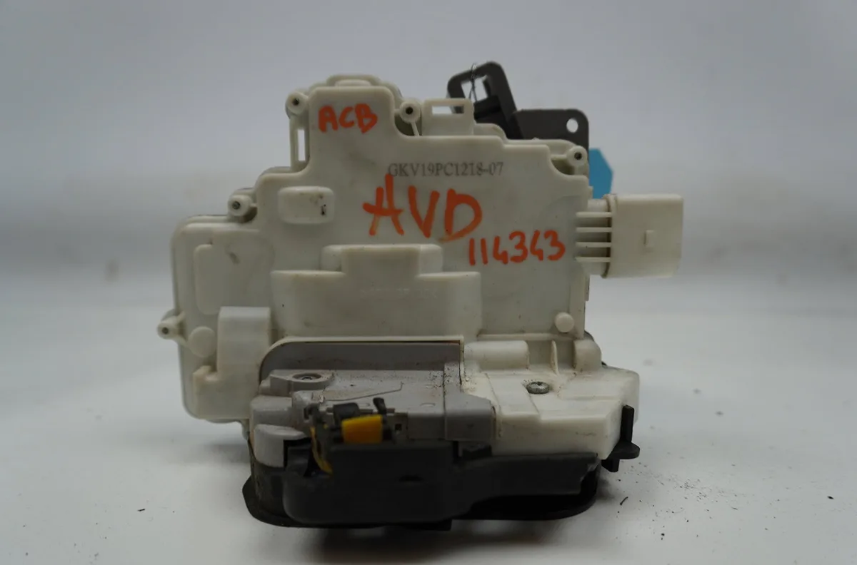 Serrure porte avd Audi A3 Sportback (8PA) 2.0 tdi (2004-2013) occasion