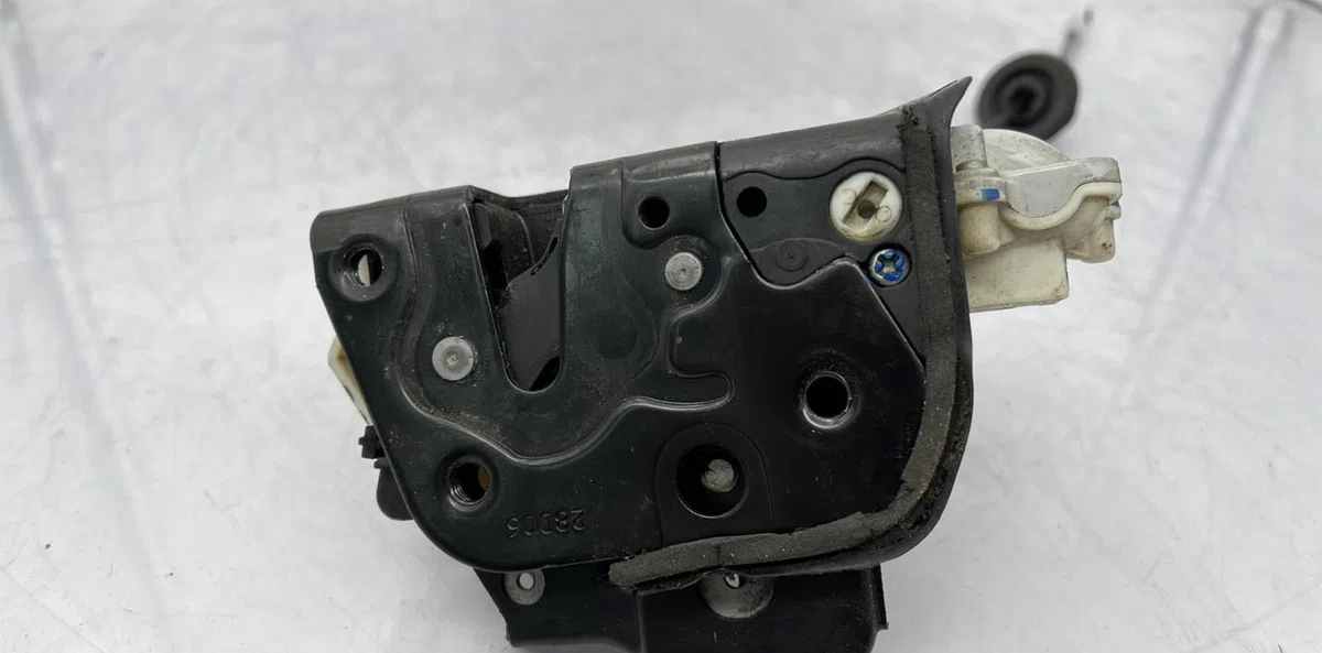 Serrure porte avd AUDI A4 2 PHASE 2 occasion
