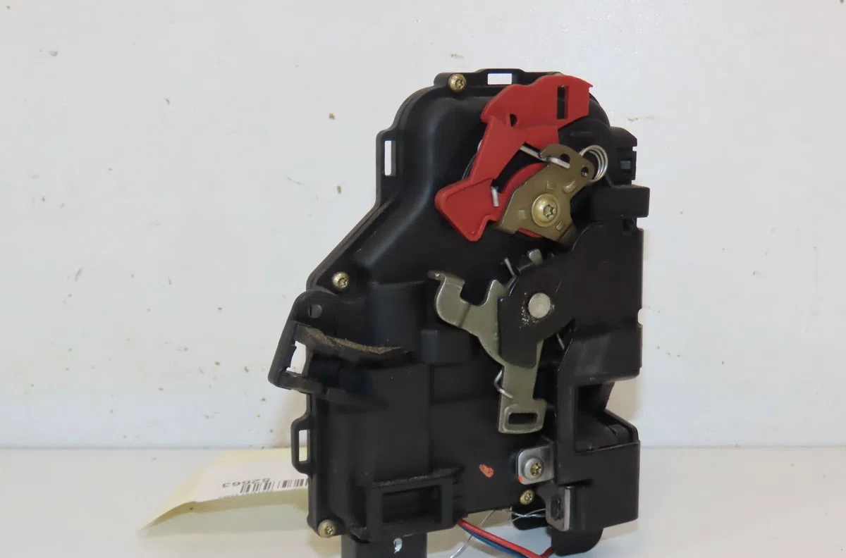 Serrure porte avd Audi A4 B6 (8E2) 1.9 tdi (2000-2004) 4 portes occasion