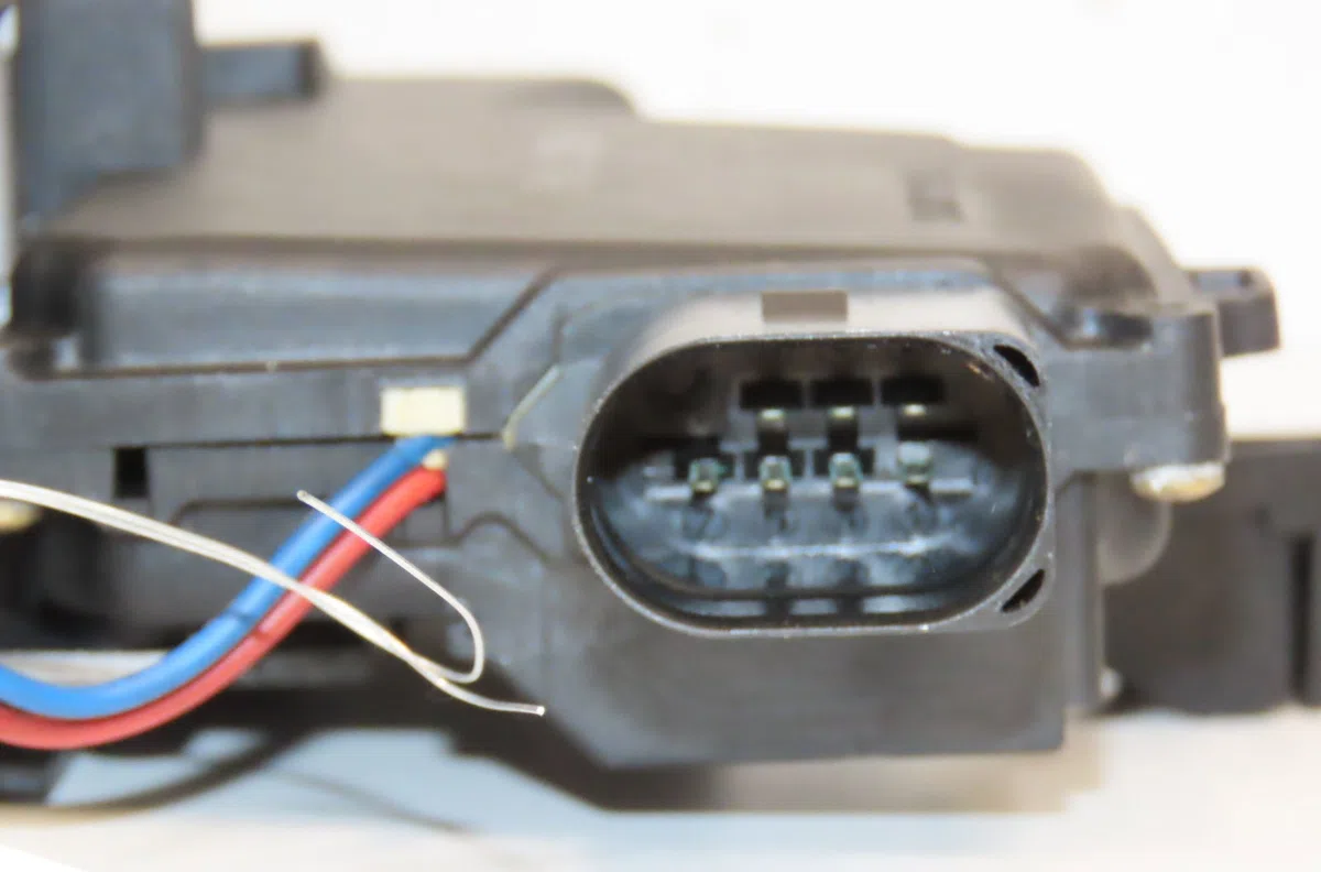 Serrure porte avd Audi A4 B6 (8E2) 1.9 tdi (2000-2004) 4 portes occasion