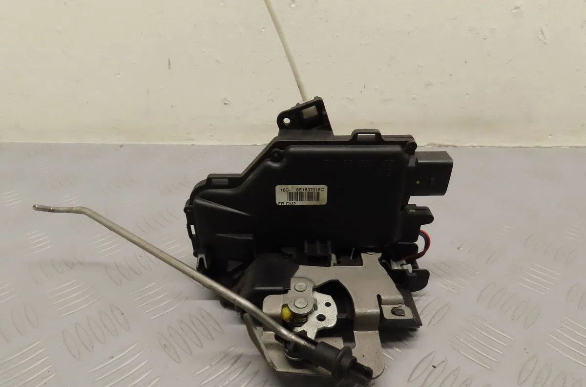 Serrure porte avd Audi A4 B6 Avant (8E5) 1.9 tdi (2001-2004) occasion