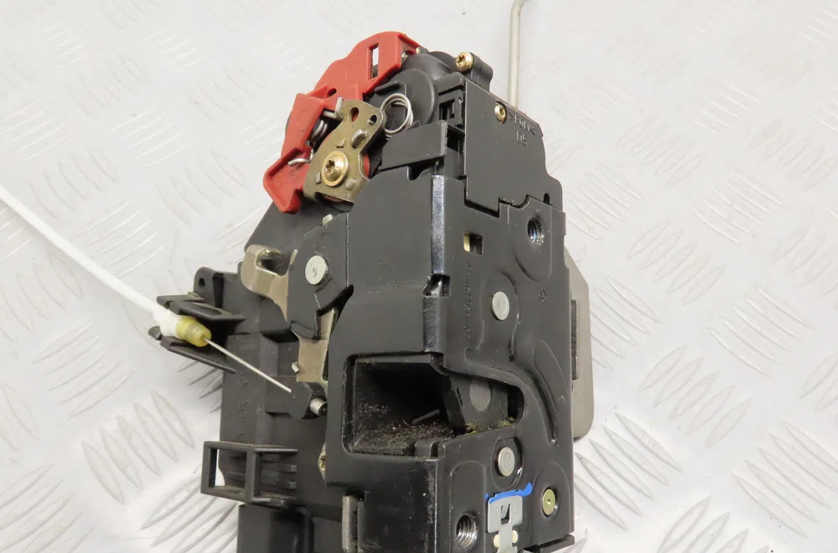 Serrure porte avd Audi A4 B6 Avant (8E5) 1.9 tdi (2001-2004) occasion
