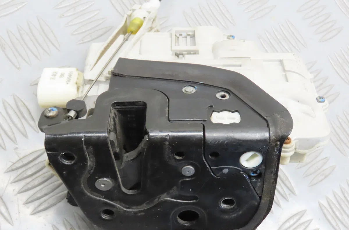 Serrure porte avd Audi A4 B7 (8EC) 1.9 tdi (2004-2008) 4 portes occasion